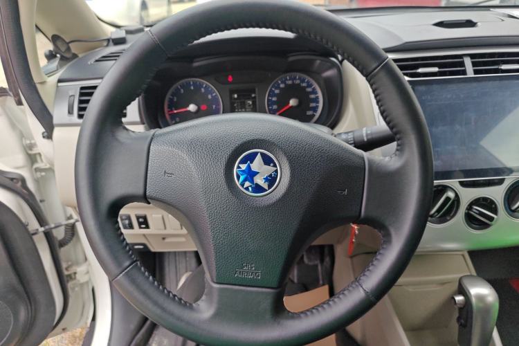 Used Venucia R50 2016 1.6L Automatic Elite Edition Steering Wheel