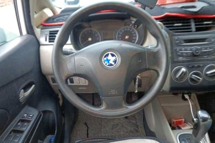 Used Venucia R50 2016 1.6L Automatic Elite Edition Steering Wheel