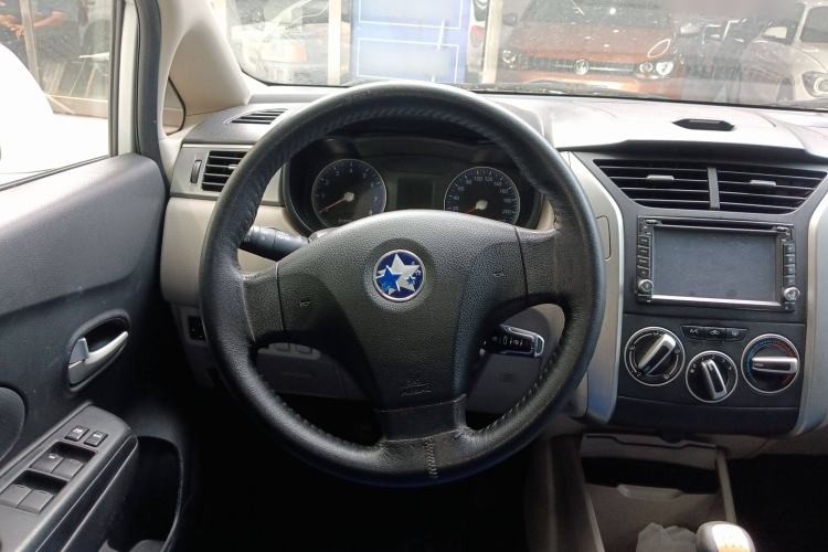Used Venucia R50 2016 1.6L Manual Elite Edition Steering Wheel