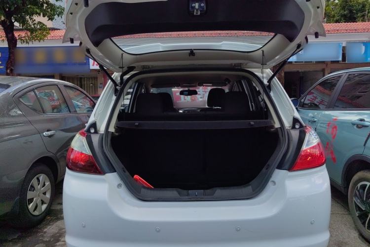 Used Venucia R50 2016 1.6L Manual Elite Edition Trunk