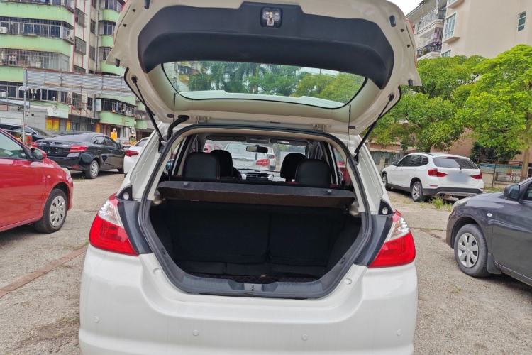 Used Venucia R50 2016 1.6L Automatic Elite Edition Trunk
