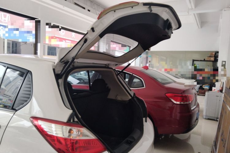 Used Venucia R50 2016 1.6L Manual Elite Edition Trunk