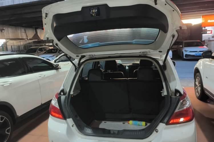 Used Venucia R50 2016 1.6L Manual Elite Edition Trunk