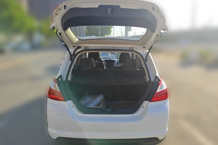 Used Venucia R50 2016 1.6L Manual Elite Edition Trunk