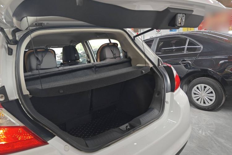 Used Venucia R50 2016 1.6L Manual Elite Edition Trunk