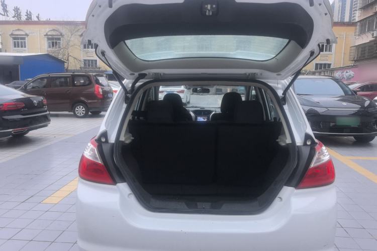 Used Venucia R50 2016 1.6L Automatic Elite Edition Trunk