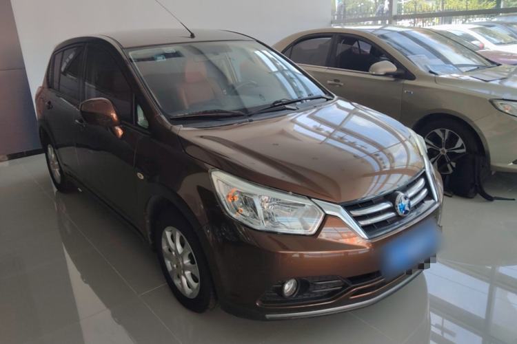 Used Venucia R50 2016 1.6L Automatic Elite Edition Front Right 45 Deg