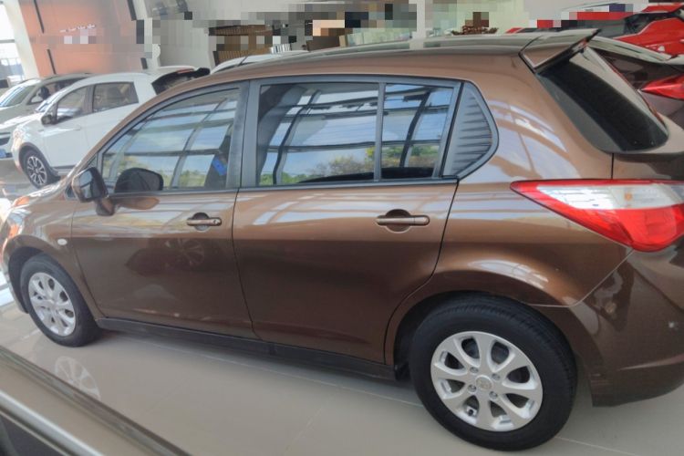 Used Venucia R50 2016 1.6L Automatic Elite Edition Left Side