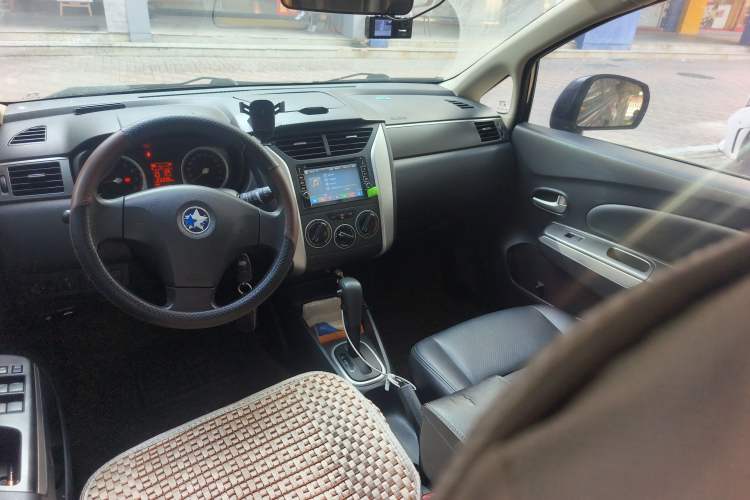 Used Venucia R50X 2013 1.6L Automatic Model Center Console