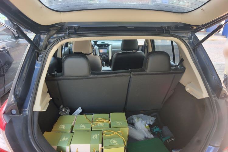 Used Venucia R50X 2013 1.6L Automatic Model Trunk