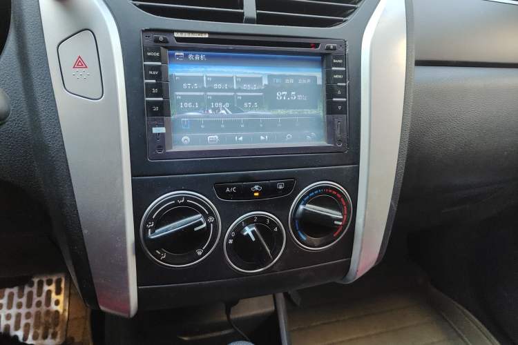 Used Venucia R50X 2013 1.6L Automatic Model Audio And AC Panel