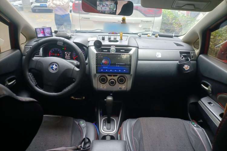 Used Venucia R50X 2013 1.6L Automatic Model Center Console
