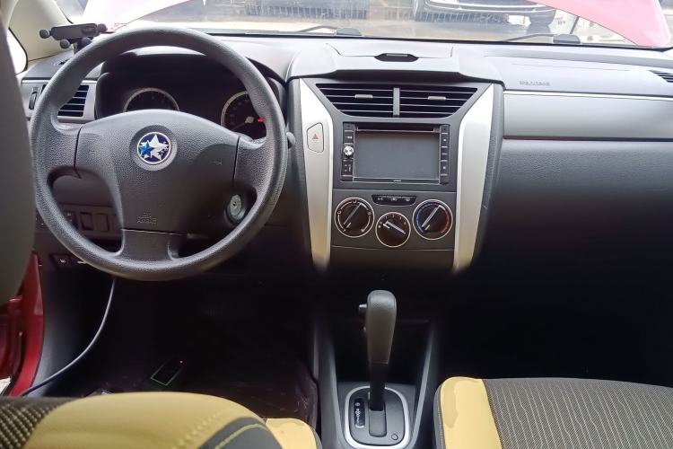 Used Venucia R50X 2013 1.6L Automatic Model Center Console