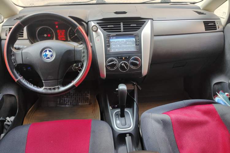 Used Venucia R50X 2013 1.6L Automatic Model Center Console