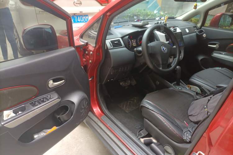 Used Venucia R50X 2013 1.6L Automatic Model Driver Seat