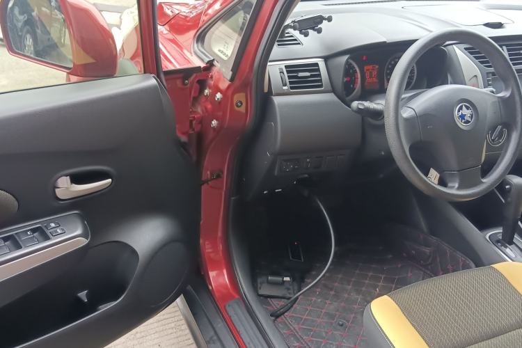 Used Venucia R50X 2013 1.6L Automatic Model Driver Seat