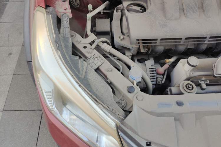 Used Venucia R50X 2013 1.6L Automatic Model Engine Bay Right