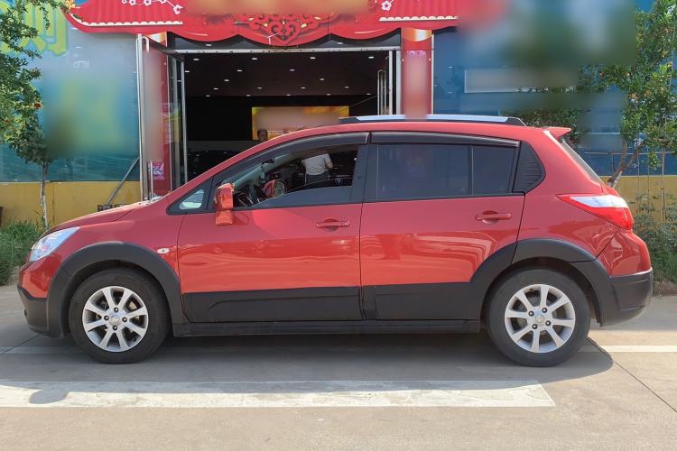 Used Venucia R50X 2013 1.6L Automatic Model Exterior 2