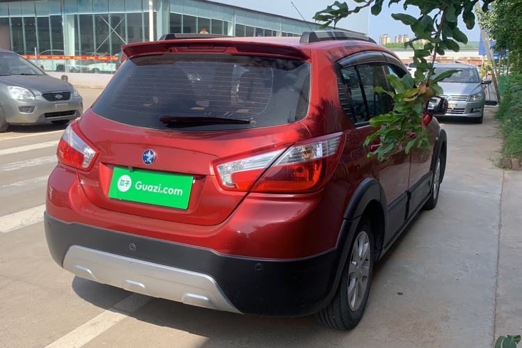 Used Venucia R50X 2013 1.6L Automatic Model Exterior 3