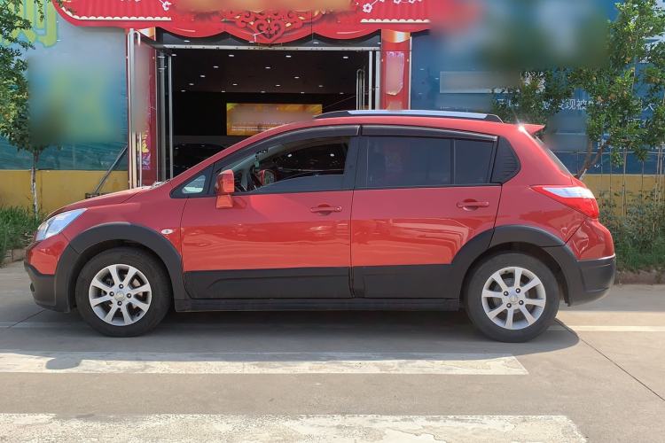 Used Venucia R50X 2013 1.6L Automatic Model Exterior 5