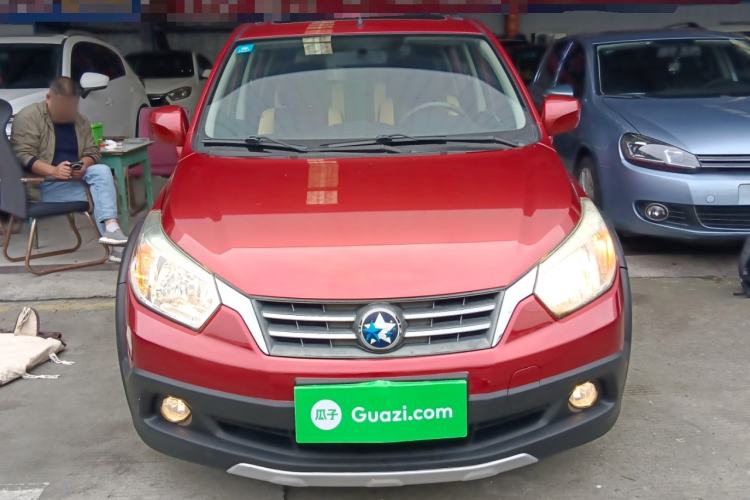 Used Venucia R50X 2013 1.6L Automatic Model Front