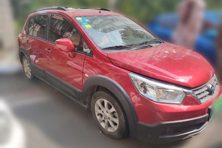 Used Venucia R50X 2013 1.6L Automatic Model Front Right 45 Deg