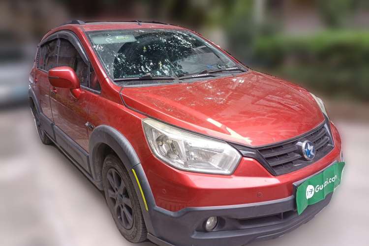 Used Venucia R50X 2013 1.6L Automatic Model Front Right 45 Deg