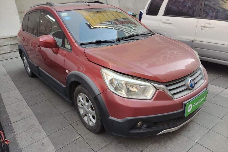 Used Venucia R50X 2013 1.6L Automatic Model Front Right 45 Deg
