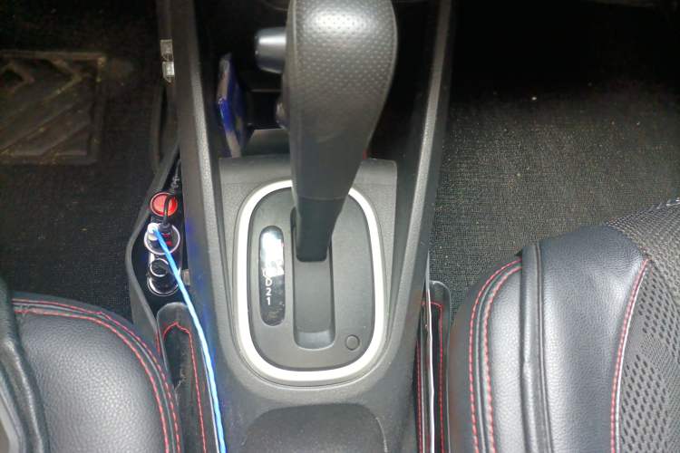 Used Venucia R50X 2013 1.6L Automatic Model Gear Lever