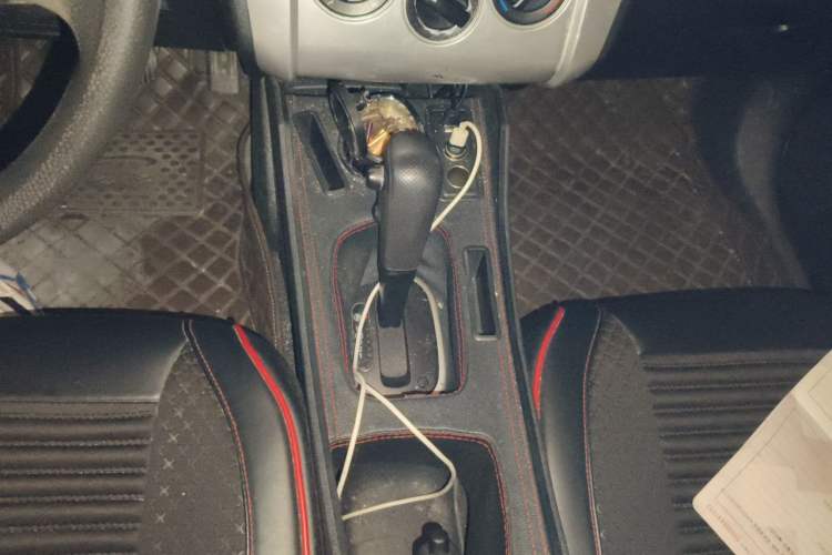 Used Venucia R50X 2013 1.6L Automatic Model Gear Lever