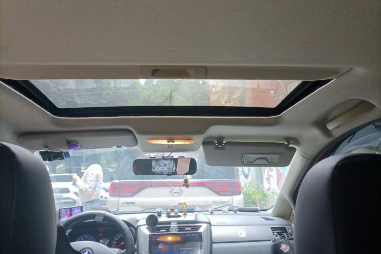 Used Venucia R50X 2013 1.6L Automatic Model Headliner