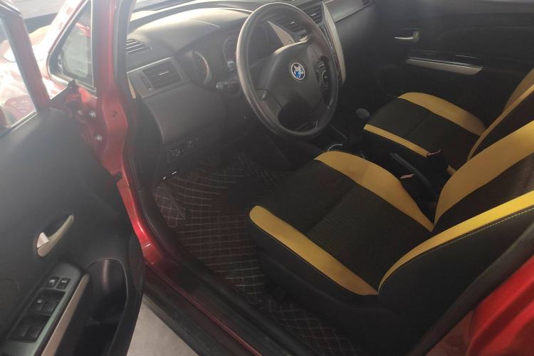 Used Venucia R50X 2013 1.6L Manual Model Interior 1