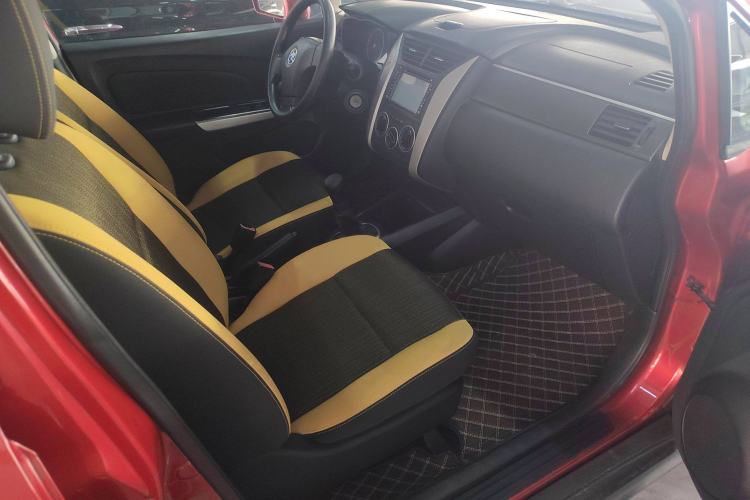 Used Venucia R50X 2013 1.6L Manual Model Interior 3