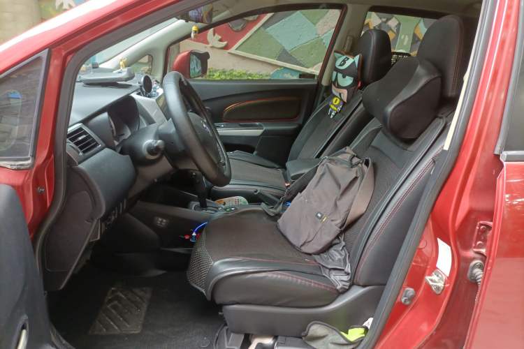 Used Venucia R50X 2013 1.6L Automatic Model Left Front Seat