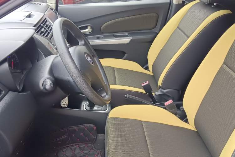 Used Venucia R50X 2013 1.6L Automatic Model Left Front Seat
