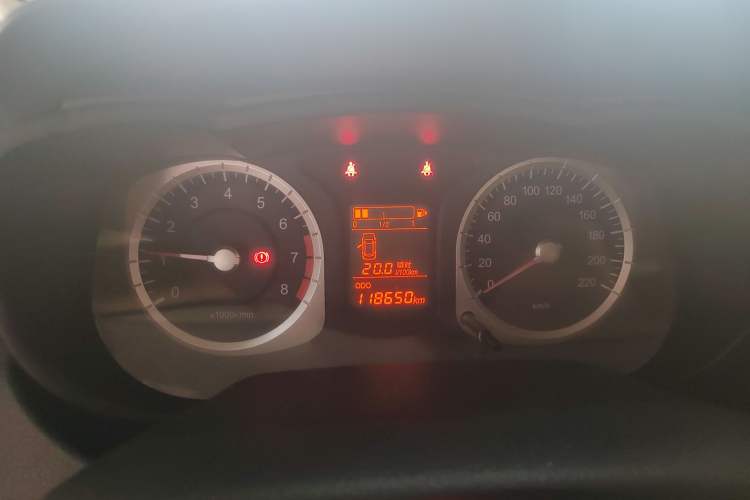 Used Venucia R50X 2013 1.6L Manual Model Odometer Close Up