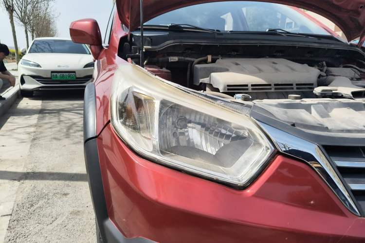 Used Venucia R50X 2013 1.6L Manual Model Right Front Headlight