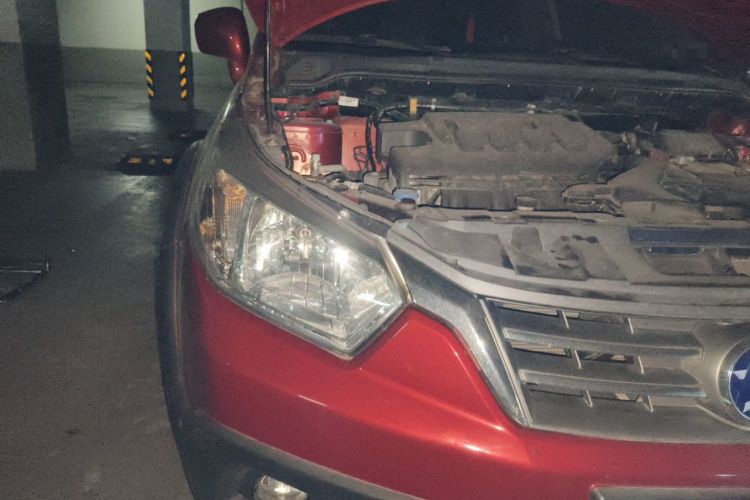 Used Venucia R50X 2013 1.6L Automatic Model Right Front Headlight