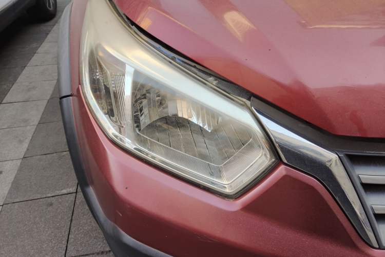 Used Venucia R50X 2013 1.6L Automatic Model Right Front Headlight