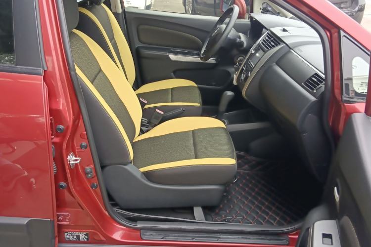 Used Venucia R50X 2013 1.6L Automatic Model Right Front Seat