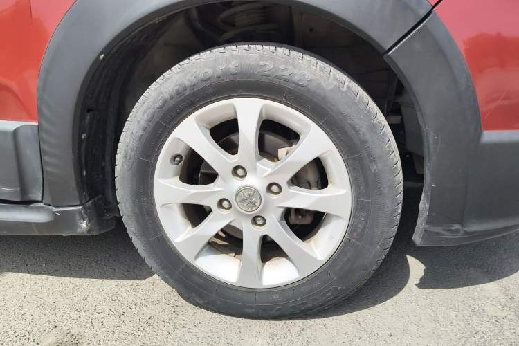 Used Venucia R50X 2013 1.6L Manual Model Right Front Wheel Hub