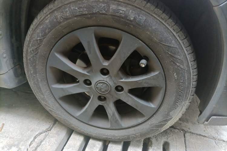 Used Venucia R50X 2013 1.6L Automatic Model Right Front Wheel Hub