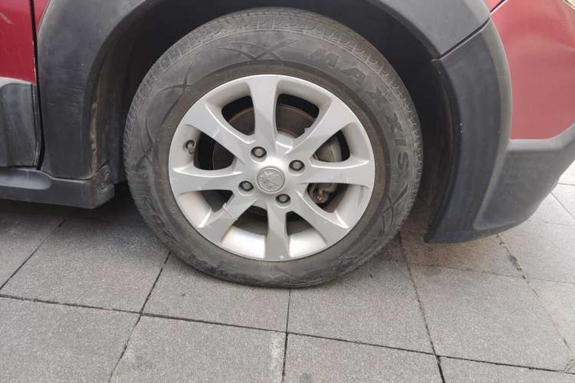 Used Venucia R50X 2013 1.6L Automatic Model Right Front Wheel Hub