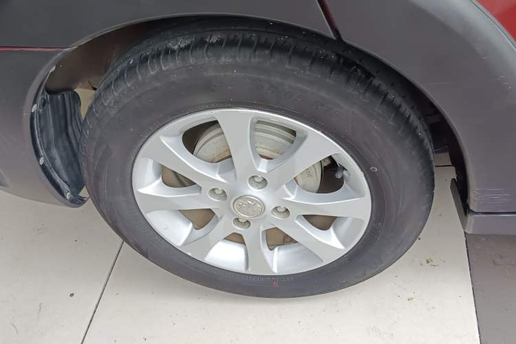 Used Venucia R50X 2013 1.6L Automatic Model Right Rear Wheel Hub