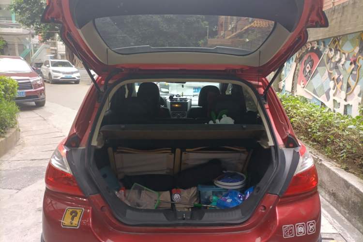 Used Venucia R50X 2013 1.6L Automatic Model Trunk