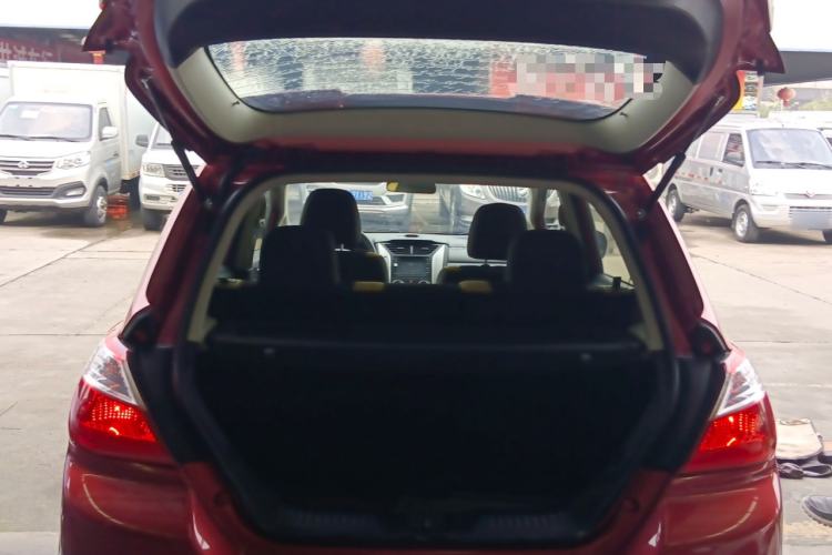 Used Venucia R50X 2013 1.6L Automatic Model Trunk