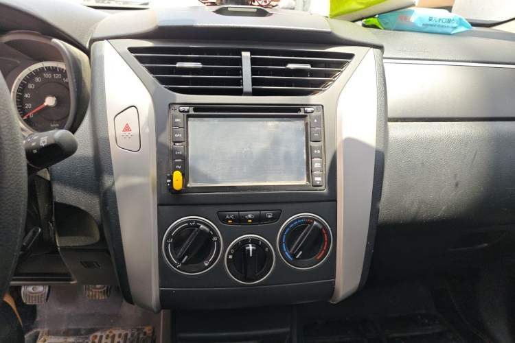 Used Venucia R50X 2013 1.6L Manual Model Audio And AC Panel