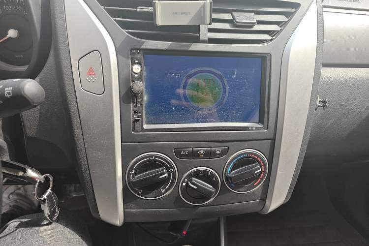 Used Venucia R50X 2013 1.6L Automatic Model Audio And AC Panel