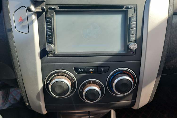 Used Venucia R50X 2013 1.6L Automatic Model Audio And AC Panel