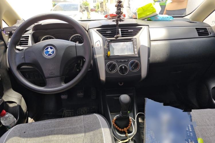 Used Venucia R50X 2013 1.6L Manual Model Center Console
